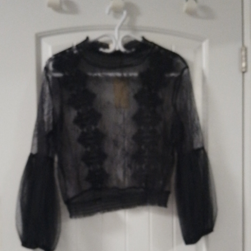 E2 Peach L Black Sheer Lace Top With Half Puff Sleeves NWT